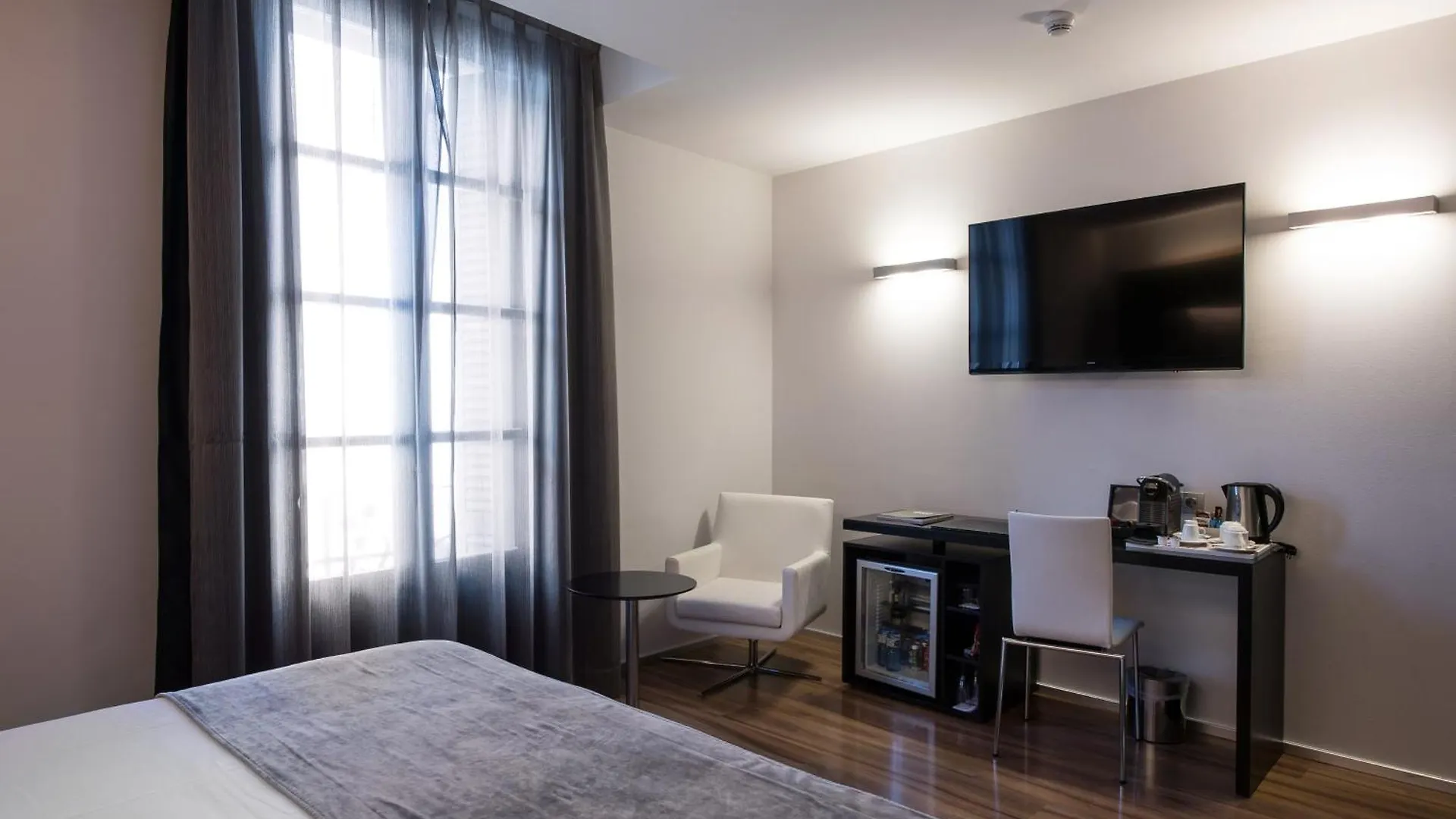 Catalonia Catedral Hotel Barcelona 4*,